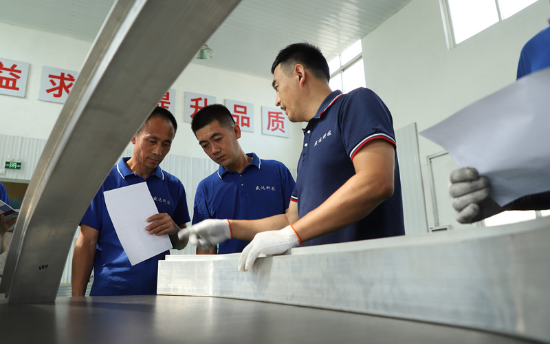 汽车拉弯加工车间